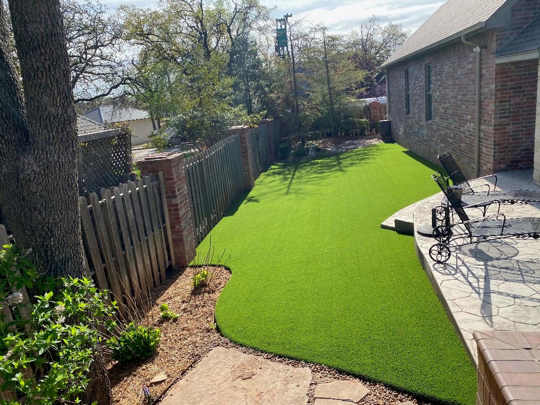 Spring makeover with artificial grass